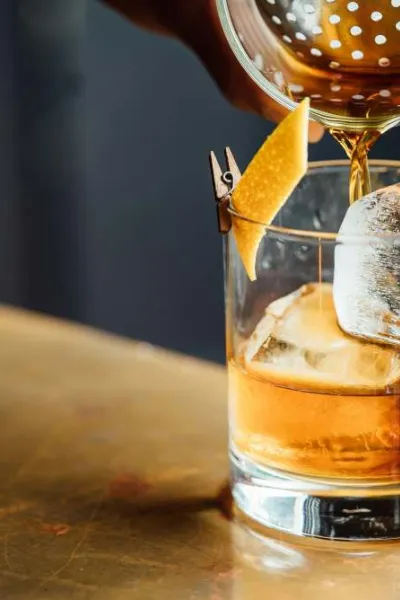 Best Bars in Soho for Escort Dates