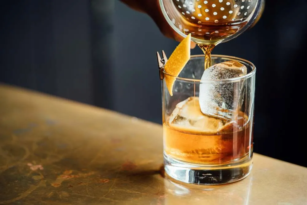 Best Bars in Soho for Escort Dates