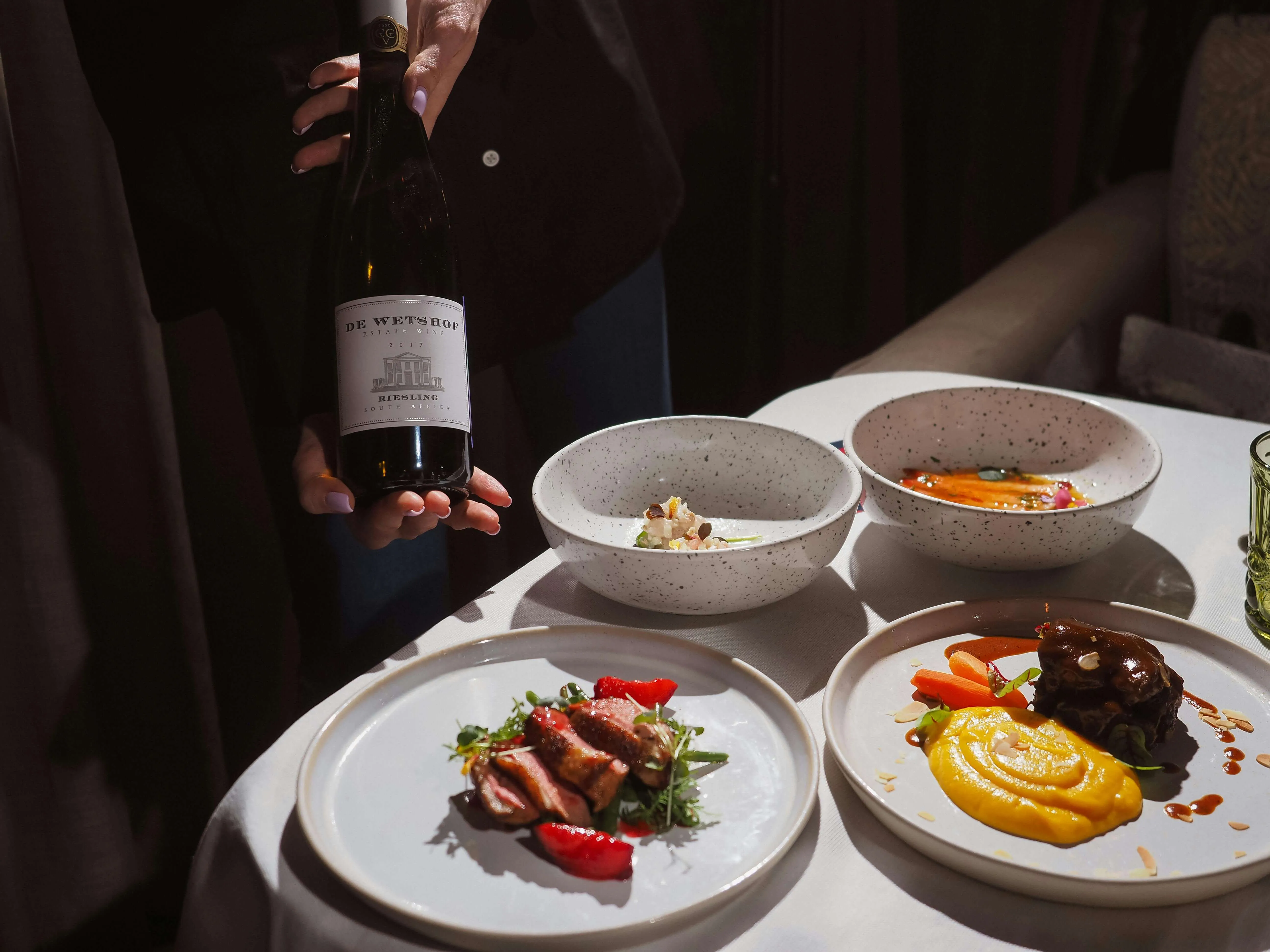 How to Arrange an Escort Dinner Date in Soho
